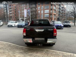 Toyota Hilux 2.8 SR5 D/CAB AUTO - Image 4