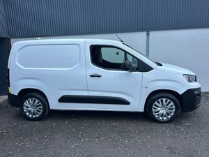 2020 Peugeot Partner 99km / Professional model - Image 3