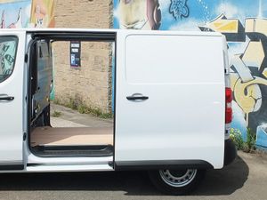 2023 Peugeot Expert Panel Van - Image 2