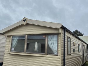 I’V GOT A HUGE SHOWER ROOM AS WELL - Image 2