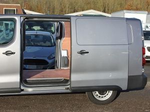 2022 Peugeot Expert Panel Van - Image 3