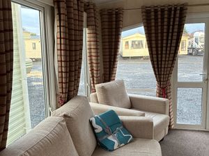 MODERN AND CLASSY 3 BED WINTER PACK - Image 4