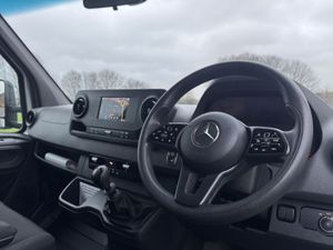 2021 Mercedes-Benz Sprinter Luton Box Van - Image 3