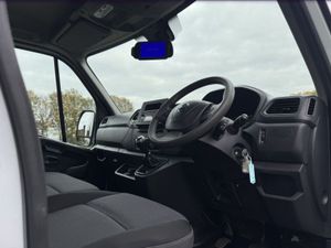 2021 Nissan NV400 Curtainsider Van - Image 2