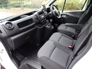 2021 Renault Trafic High Roof Panel Van - Image 3