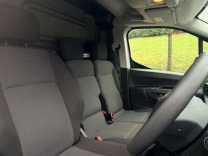 2024 Vauxhall Combo Small Panel Van - Image 2