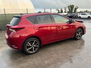 181 Toyota Auris Hybrid - Image 4