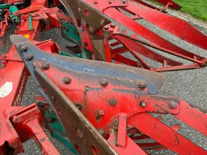 Kverneland ES 5 Furrow Plough - Image 3