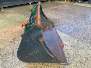 72" FRONT LOADER BUCKET......EURO HITCH....152w. - Image 4