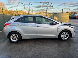 2012 Hyundai i30 Light Front Damage - Image 3