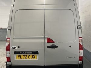 2023 Renault Master Medium Roof Panel Van - Image 4