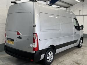 2023 Renault Master Medium Roof Panel Van - Image 3