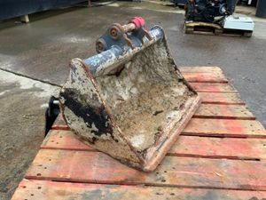 24" DIGGING BUCKET.......30mm PINS........264f. - Image 3