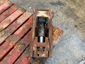 GEITH HYDRAULIC QUICK HITCH....45mm PINS...277pf - Image 4
