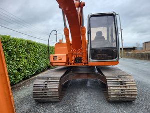 Hitachi EX135 - Image 3