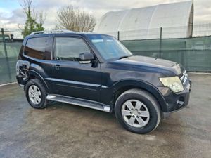 2010 Mitsubish Pajero  3.2 Diesel - Image 2