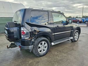 2010 Mitsubish Pajero  3.2 Diesel - Image 3