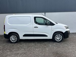 20 Peugeot Partner ‘99km / Professional model - Image 3