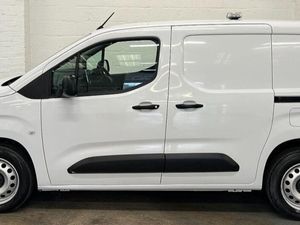2023 Toyota Proace City Small Panel Van - Image 2