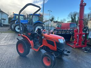 2013 Kubota B1-181 Compact Tractor - Image 2