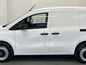 2022 Renault Kangoo Panel Van - Image 2