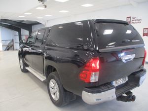 Toyota Hilux CREW CAB 4X4 2018 - Image 2