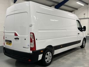 2021 Renault Master Medium Roof Panel Van - Image 2