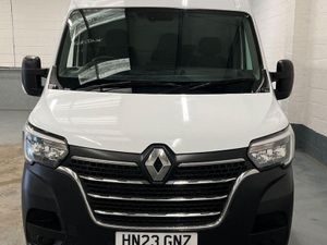 2023 Renault Master Medium Roof Panel Van - Image 2