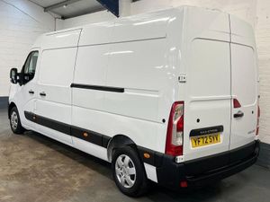 2023 Renault Master Medium Roof Panel Van - Image 4