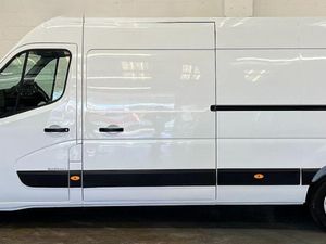 2023 Renault Master Medium Roof Panel Van - Image 4