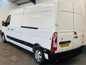 2023 Renault Master Medium Roof Panel Van - Image 2