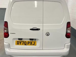 2020 Vauxhall Combo Panel Van - Image 4