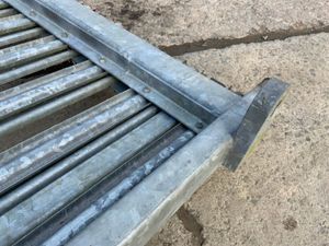 20ft. PALISADE FENCING  ENTRANCE GATES.....0612. - Image 4