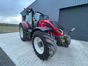 Immaculate Valtra T255 Versu Tractor -2023 - Image 3