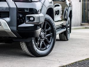 2026 TOYOTA HILUX INVINCIBLE X - Image 2