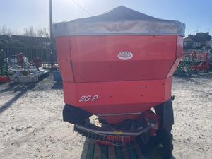 Rauch Axis 30.2 M EMC V8 Fertiliser Spreader - Image 3