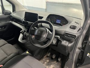 2022 Peugeot Partner Panel Van - Image 4