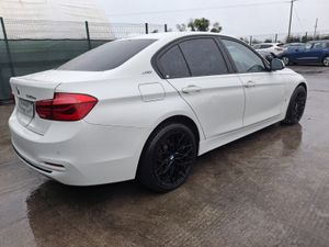 2018 Bmw 330E  2.0 Hybrid  Automatic - Image 3