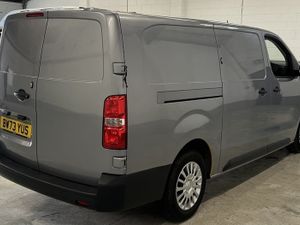 2024 Toyota Proace Panel Van - Image 2
