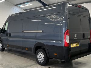 2022 Peugeot Boxer Panel Van - Image 3