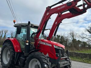 2018 Massey Ferguson 6712S with Loader - Image 3