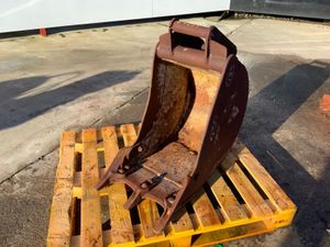 18" DIGGING BUCKET......50mm PINS.......730. - Image 3