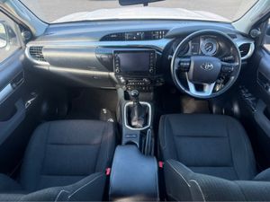 Toyota Hilux 2.4 SR5 DOUBLE CAB - Image 3