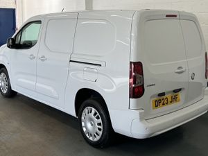 2023 Vauxhall Combo Panel Van - Image 4
