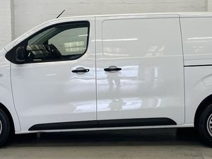 2023 Peugeot Expert Panel Van - Image 4