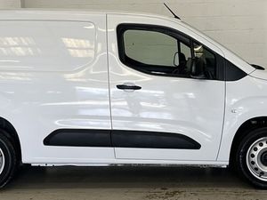 2023 Peugeot Partner Panel Van - Image 2