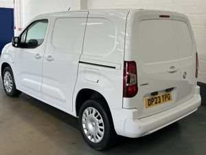 2023 Vauxhall Combo Panel Van - Image 4