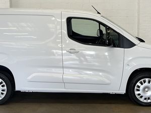 2023 Vauxhall Combo Panel Van - Image 2