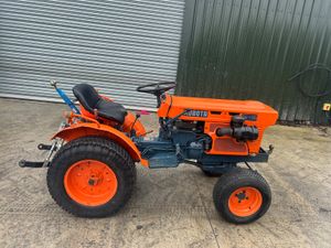 Kubota B6100 Compact Tractor - Image 2