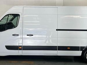2023 Renault Master Medium Roof Panel Van - Image 4
